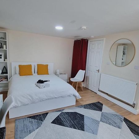 Lovely Studio-Flat With Free Parking, Free Wifi. Leeds  Esterno foto