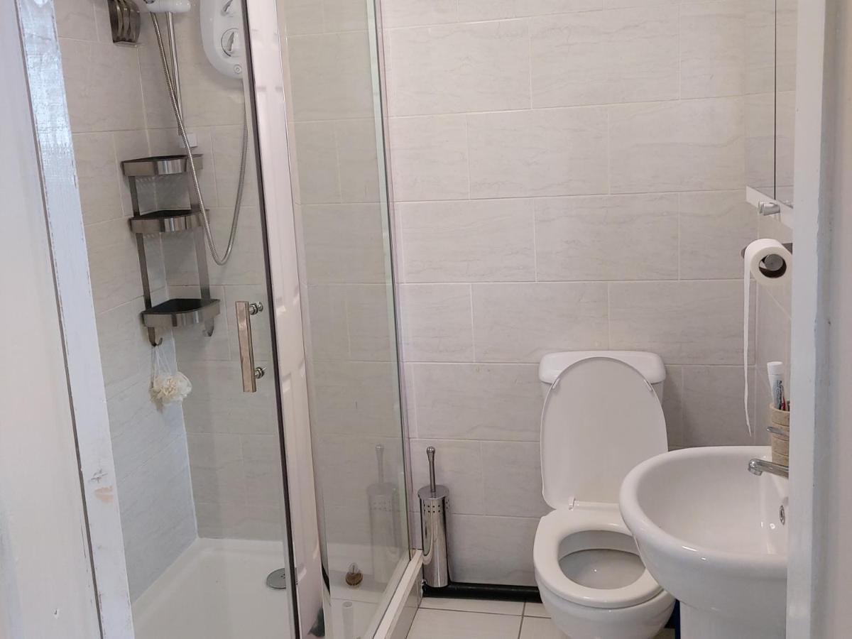 Lovely Studio-Flat With Free Parking, Free Wifi. Leeds  Esterno foto