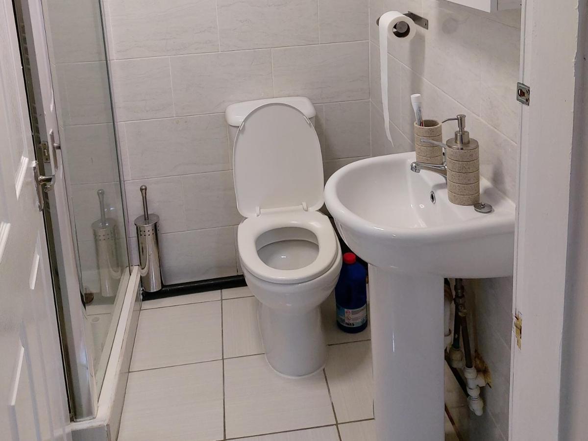 Lovely Studio-Flat With Free Parking, Free Wifi. Leeds  Esterno foto