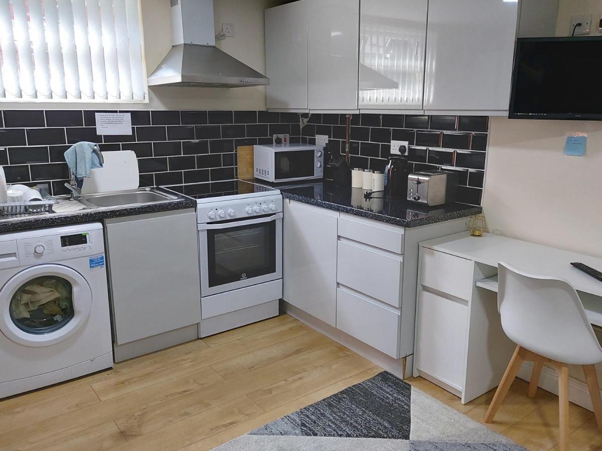 Lovely Studio-Flat With Free Parking, Free Wifi. Leeds  Esterno foto