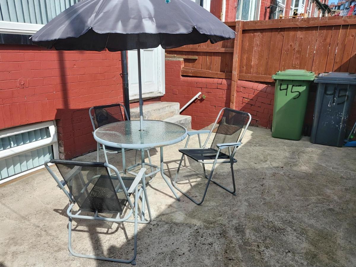 Lovely Studio-Flat With Free Parking, Free Wifi. Leeds  Esterno foto