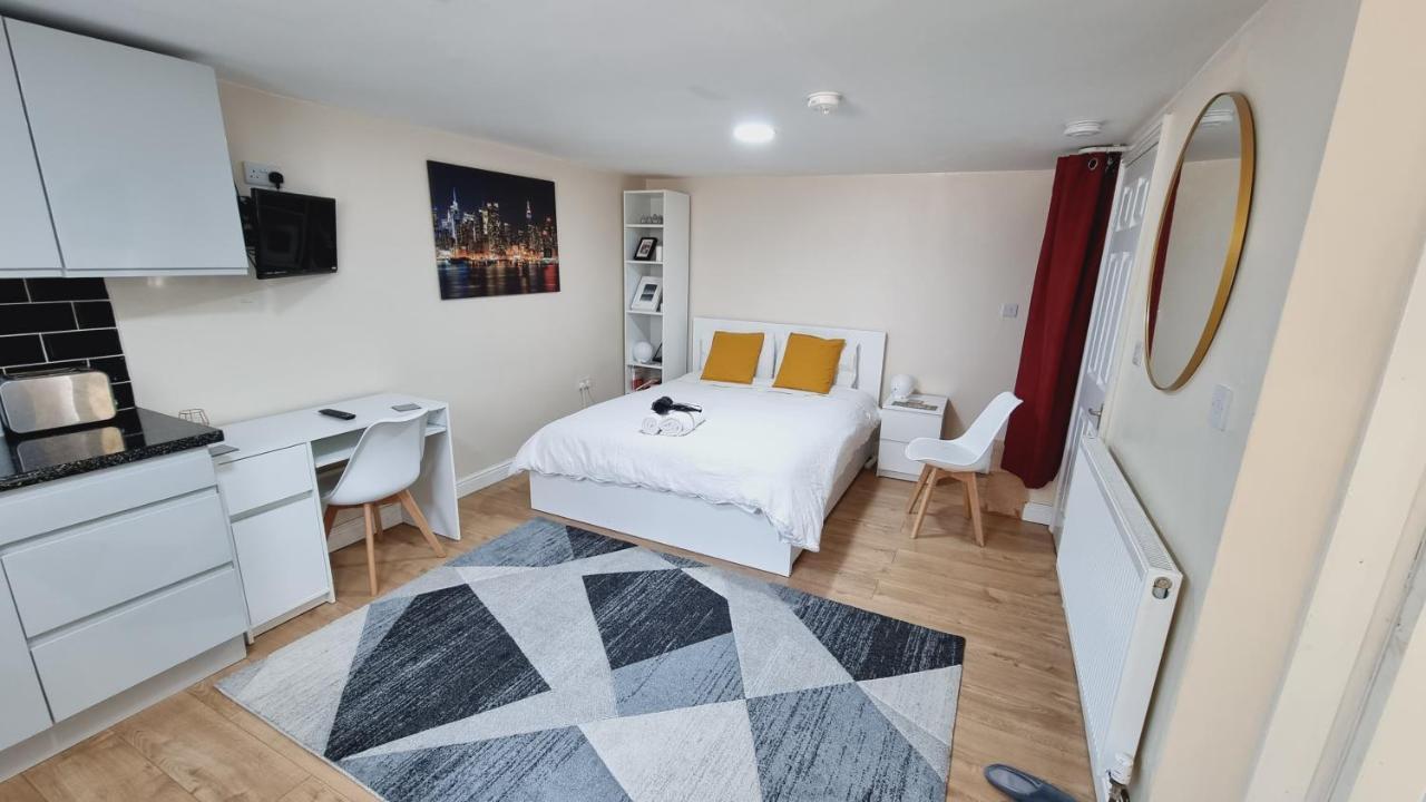 Lovely Studio-Flat With Free Parking, Free Wifi. Leeds  Esterno foto