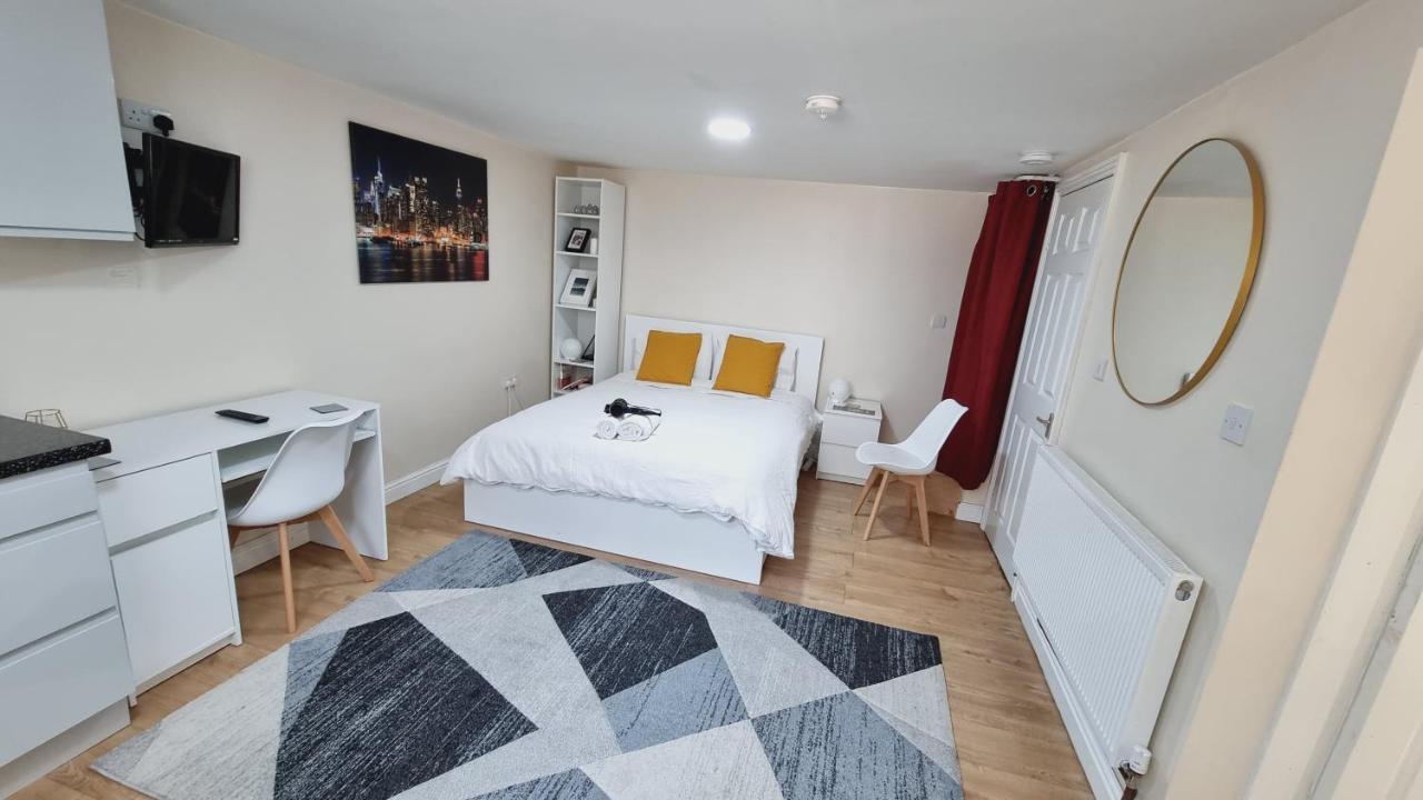 Lovely Studio-Flat With Free Parking, Free Wifi. Leeds  Esterno foto