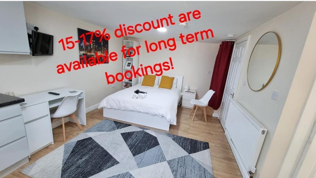 Lovely Studio-Flat With Free Parking, Free Wifi. Leeds  Esterno foto
